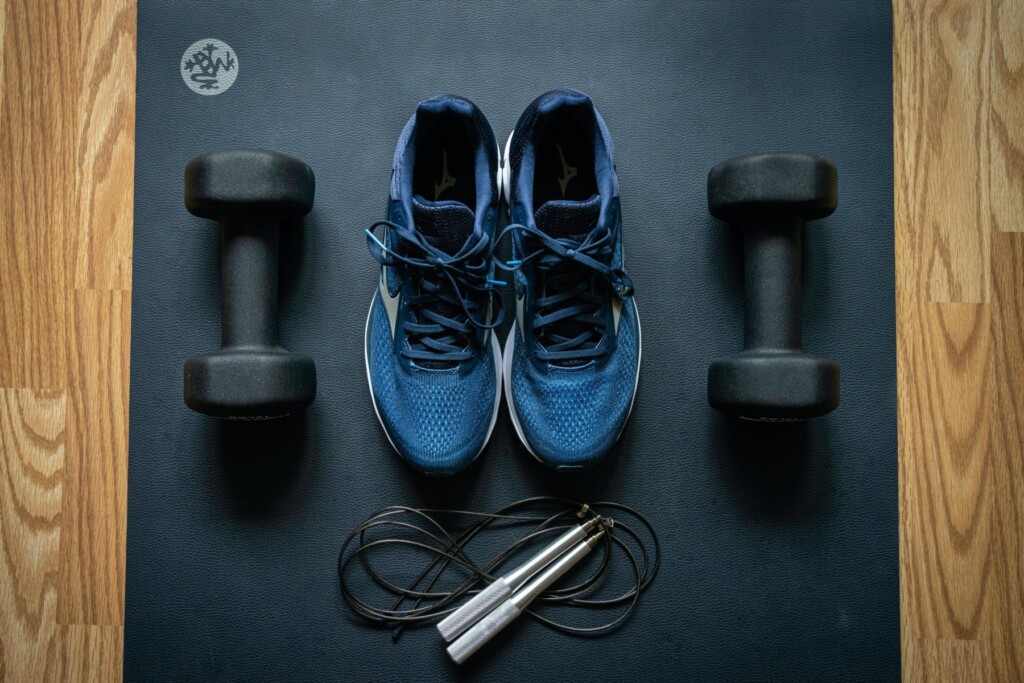 UNIQA FitnessProfil bei Holdhaus & Nord in Kottingbrunn – Laufschuhe, Hanteln und Springseil